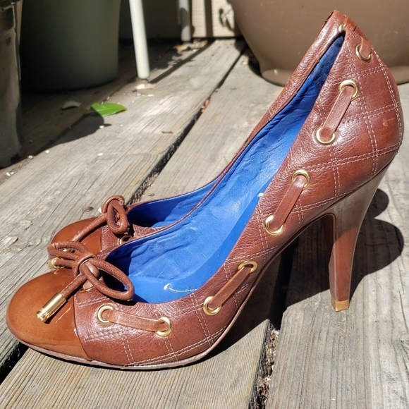 BCBG MaxAzria Quilted Leather Patent toe - Picture 3 of 7